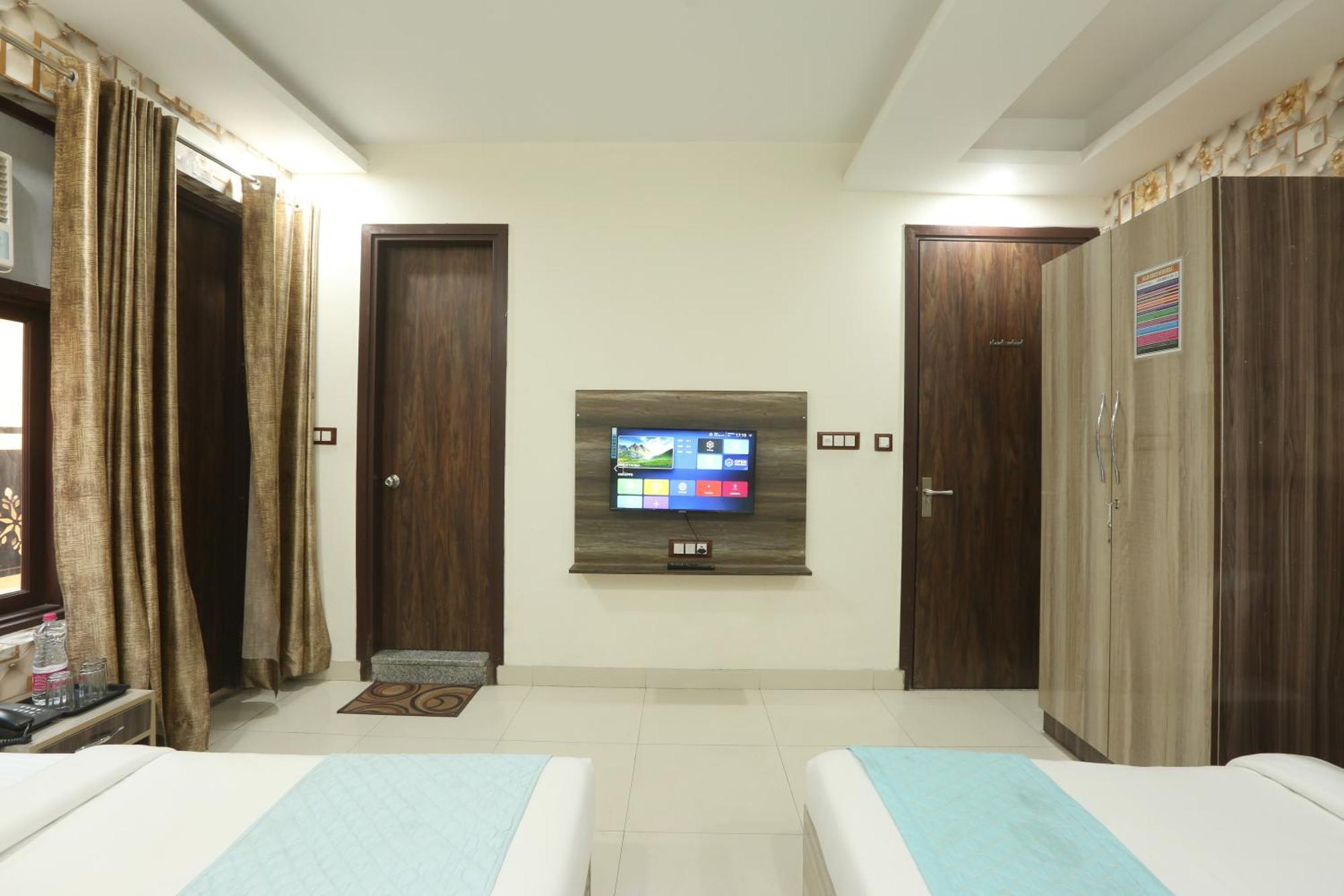 Oaks Inn Plaza Delhi Airport New Delhi Exterior photo